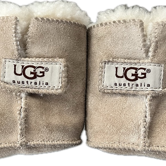 UGG Cream Baby Walker Booties - Picture 3 of 16